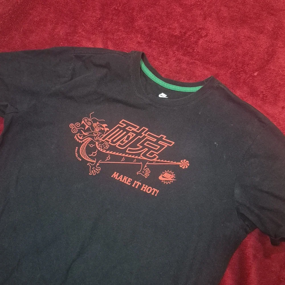 Nike Graphic Tee- MAKE IT HOT!